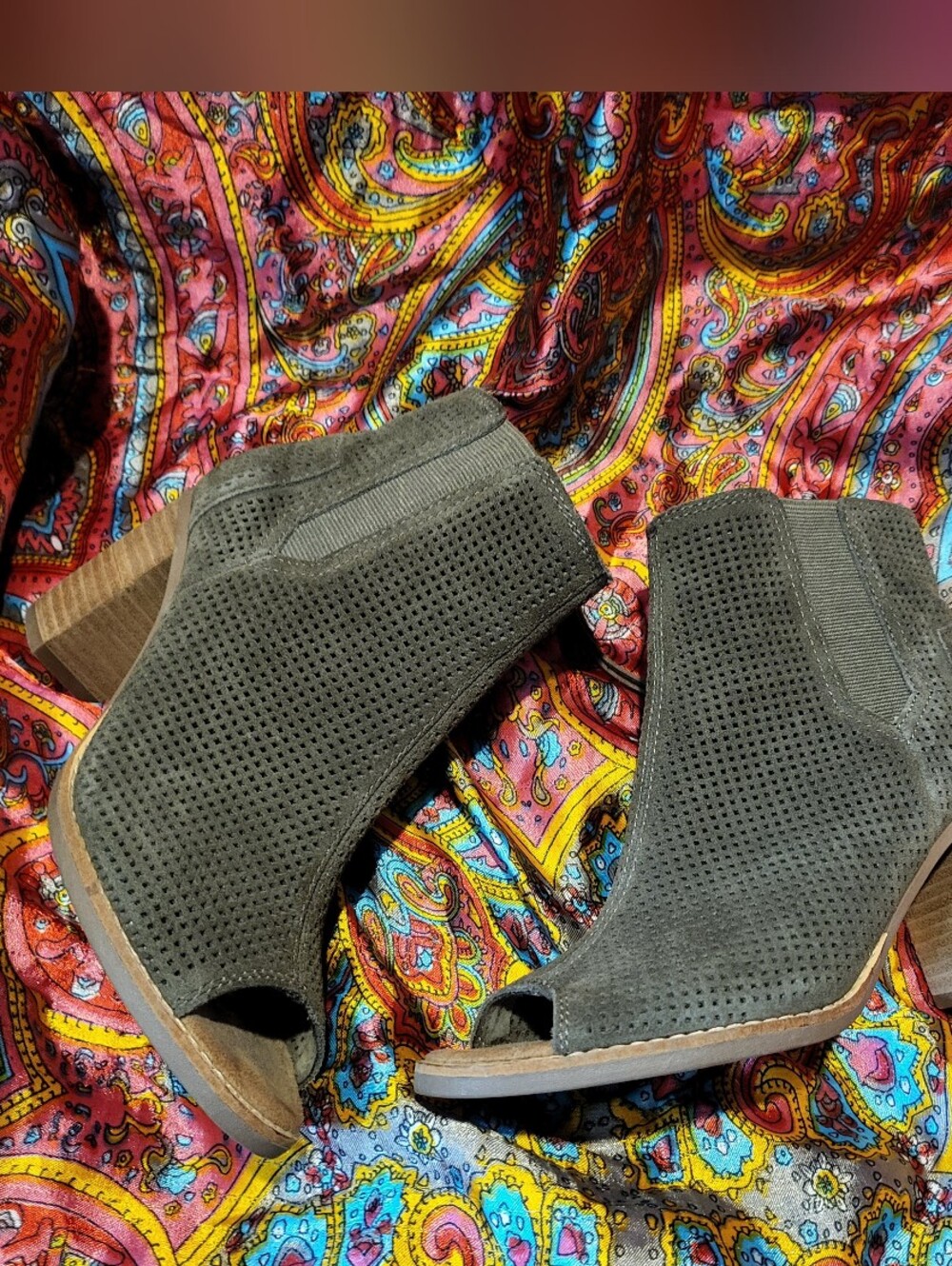 Toms Majorca Olive Green Suede Booties Peep Toe Women's Size 7